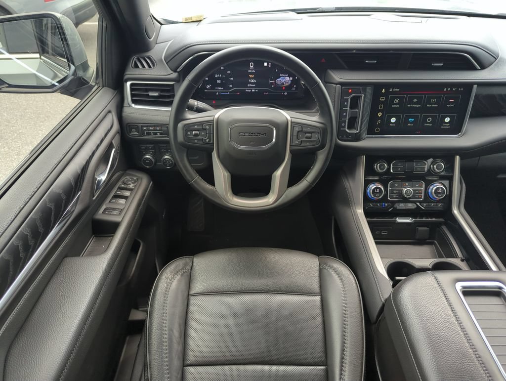 Used 2023 GMC Yukon XL Denali AWD/4WD image 13