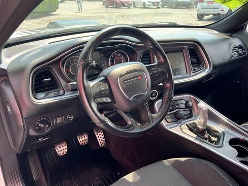 Used 2016 Dodge Challenger R/T RWD image 9