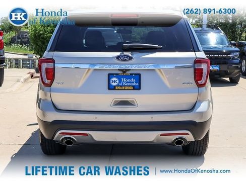 Used 2017 Ford Explorer XLT w/ Equipment Group 202A AWD/4WD image 4