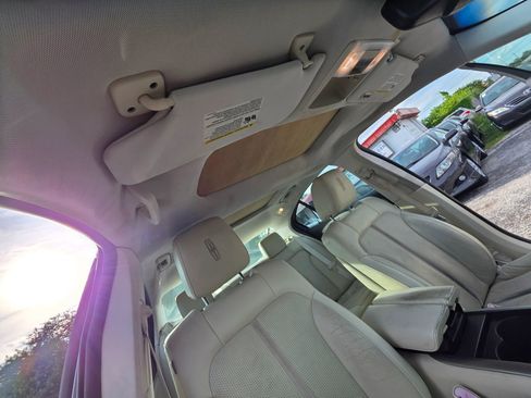 Used 2009 Lincoln MKS FWD image 21