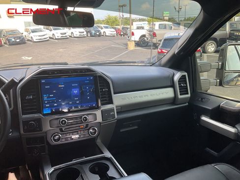 Used 2022 Ford F250 Lariat w/ Black Appearance Package image 26