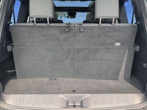 Used 2024 Lexus GX 550 w/ Accessory Package (Z1) AWD/4WD image 28