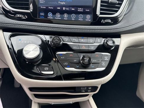 Used 2020 Chrysler Pacifica Limited w/ Advanced Safetytec Group image 26