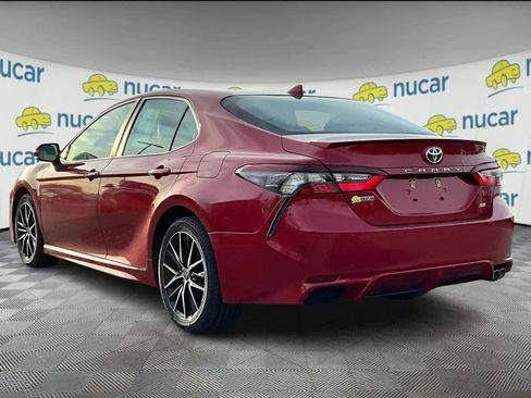 Used 2021 Toyota Camry SE image 4