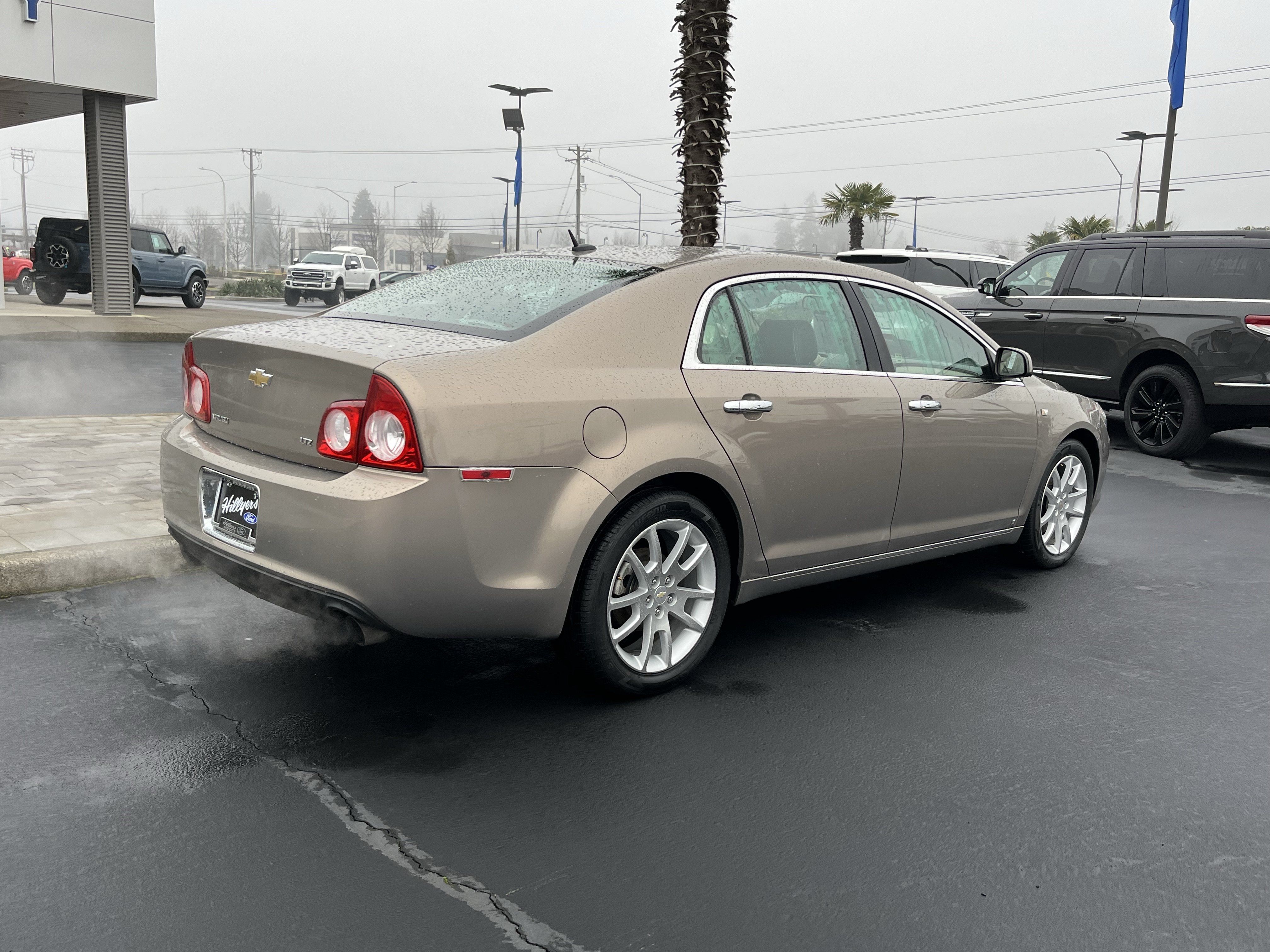 Used 2008 Chevrolet Malibu LTZ w/ Rear Power Package FWD image 3