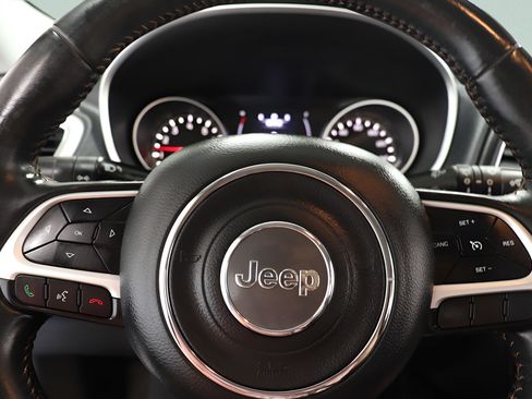 Used 2019 Jeep Compass Latitude AWD/4WD image 11