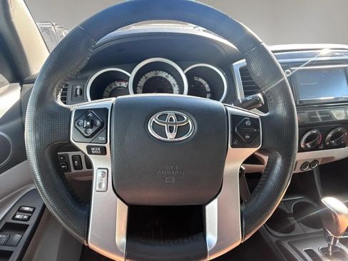 Used 2015 Toyota Tacoma 4x4 Double Cab w/ SR5 Package image 8