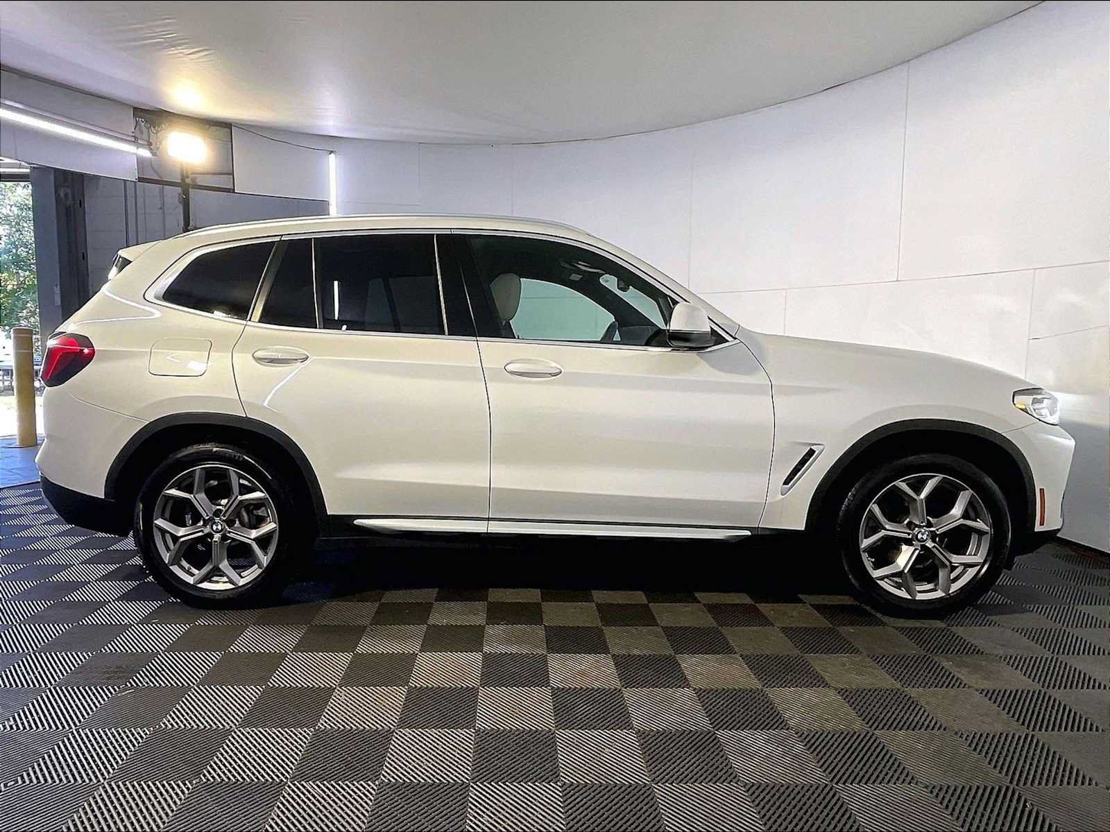 Used 2023 BMW X3 xDrive30i w/ Premium Package AWD/4WD image 8