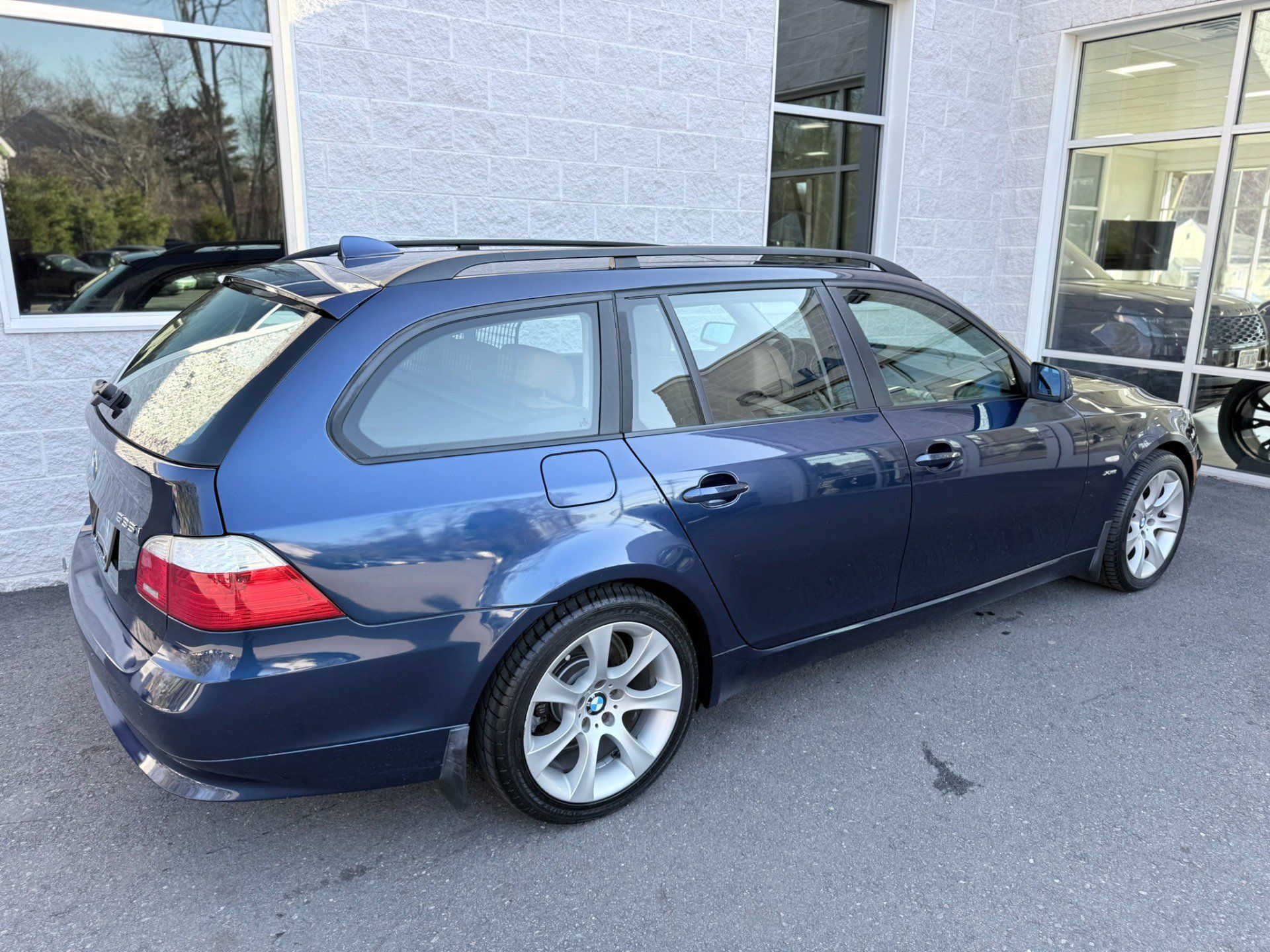 Used 2009 BMW 535i xDrive Wagon AWD/4WD image 28
