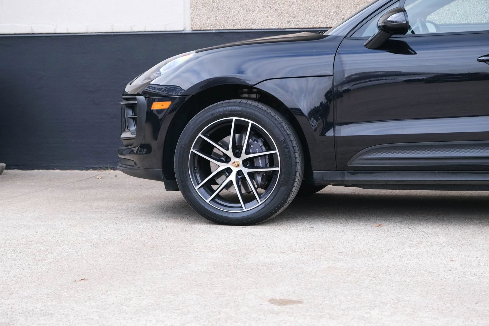 Used 2022 Porsche Macan w/ Premium Package Plus AWD/4WD image 9