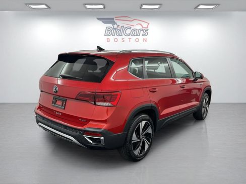 Used 2024 Volkswagen Taos SE AWD/4WD image 4