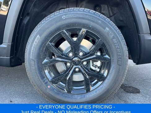 New 2025 Jeep Grand Cherokee L Altitude image 34