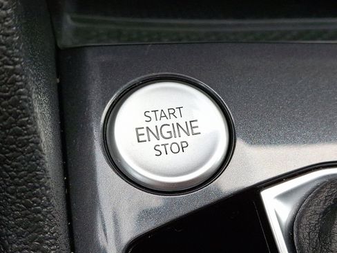 Used 2022 Volkswagen Tiguan SE R-Line image 23