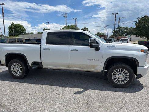 Used 2021 Chevrolet Silverado 2500 High Country w/ Z71 Off-Road Package AWD/4WD image 3