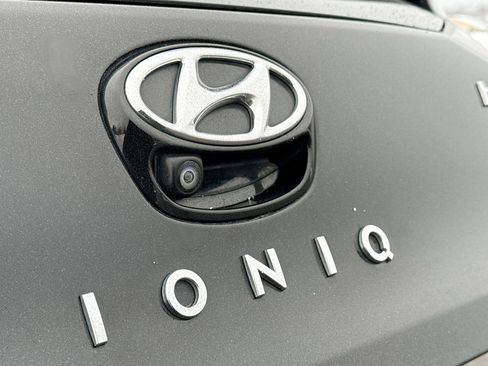 Used 2022 Hyundai Ioniq Limited image 13