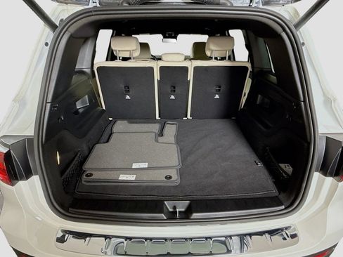 Used 2025 Mercedes-Benz GLB 250 w/ Exclusive Package image 25