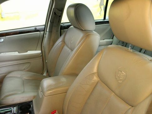 Used 2010 Cadillac DTS Premium image 18