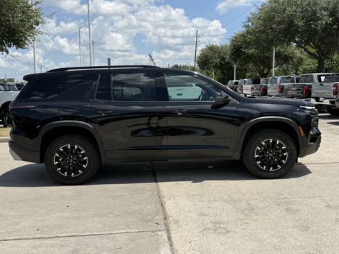 Used 2025 Chevrolet Traverse Z71 w/ Driver Confidence Package AWD/4WD image 3