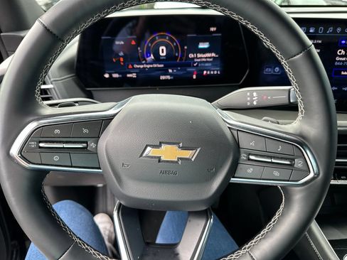 Used 2025 Chevrolet Traverse LT AWD/4WD image 12