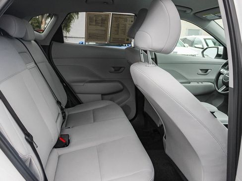 Certified 2025 Hyundai Kona SEL image 18