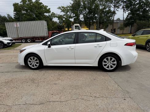 Used 2021 Toyota Corolla LE w/ Carpet Mat Package (TMS) FWD image 8