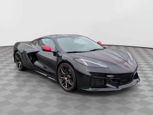 Used 2025 Chevrolet Corvette Z06 w/ Stealth Interior Trim Package RWD image 7