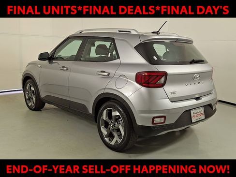 Certified 2024 Hyundai Venue SEL image 5
