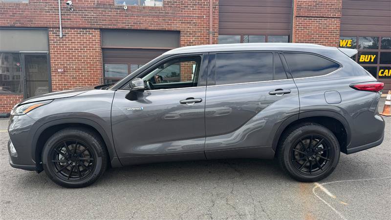 Used 2021 Toyota Highlander XLE FWD image 19