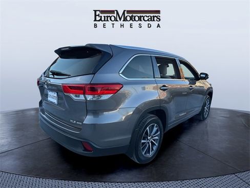 Used 2017 Toyota Highlander XLE image 5