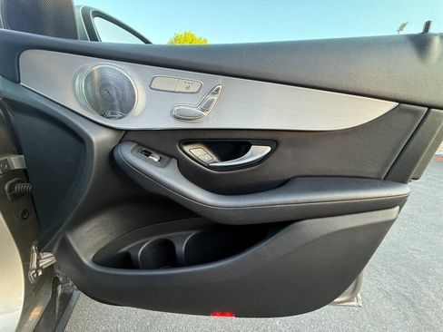 Used 2019 Mercedes-Benz GLC 300 w/ Premium Package image 38
