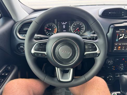 Used 2023 Jeep Renegade Latitude image 16