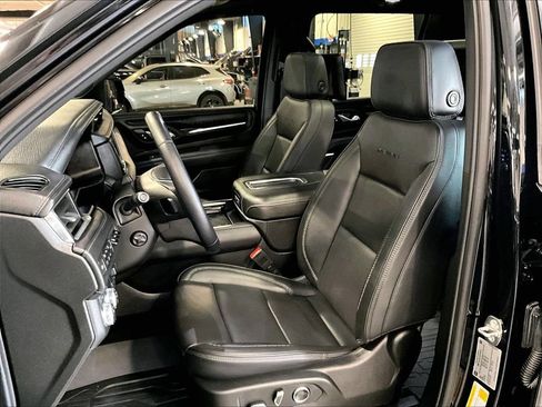 Used 2024 GMC Yukon XL Denali w/ Advanced Technology Package AWD/4WD image 10