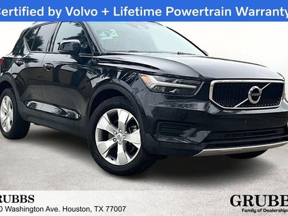 Used 2022 Volvo XC40 T5 Momentum