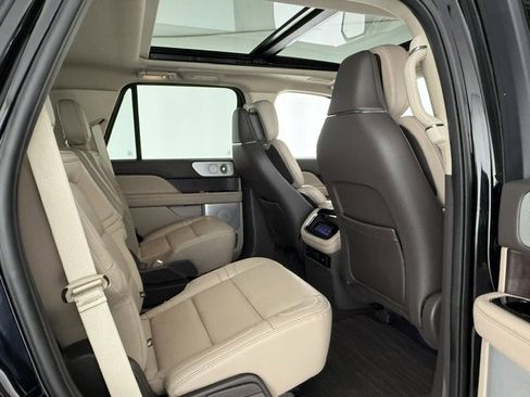 Used 2024 Lincoln Navigator Reserve AWD/4WD image 20