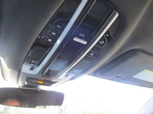 Used 2020 Porsche Cayenne image 41
