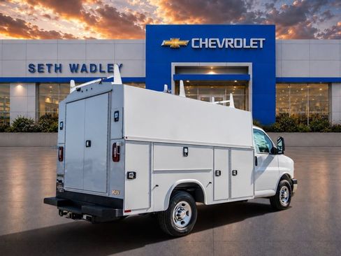 Used 2024 Chevrolet Express 3500 w/ Power Convenience Package RWD image 5
