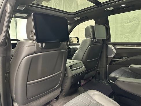 Used 2025 Cadillac Escalade V image 50