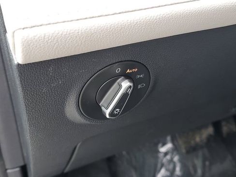 New 2026 Volkswagen Taos SEL image 15