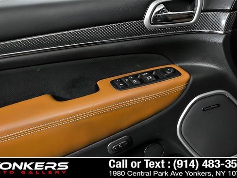 Used 2016 Jeep Grand Cherokee SRT image 10
