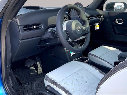 Used 2026 MINI Cooper 2-Door Hardtop FWD image 9