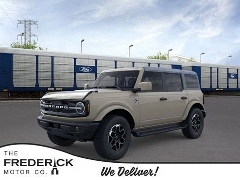 New 2026 Ford Bronco Outer Banks AWD/4WD image 1