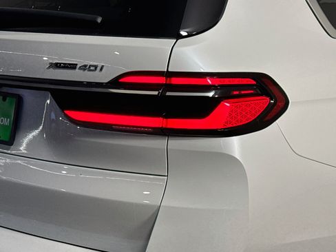 Used 2023 BMW X7 xDrive40i w/ Parking Assistance Package AWD/4WD image 34