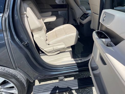 Used 2021 Lincoln Navigator L Reserve w/ Luxury Package AWD/4WD image 13