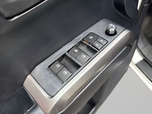 Used 2018 Toyota Tacoma SR5 AWD/4WD image 19