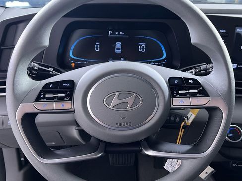 Used 2025 Hyundai Elantra SE image 16