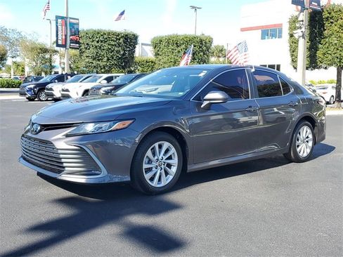 Used 2023 Toyota Camry LE image 5