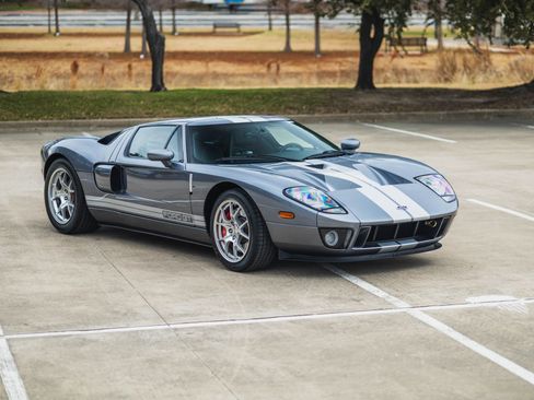 Used 2006 Ford GT RWD image 39