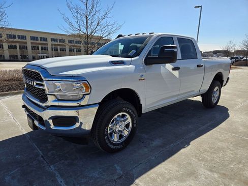 Used 2024 RAM 2500 Tradesman w/ Chrome Appearance Group image 8
