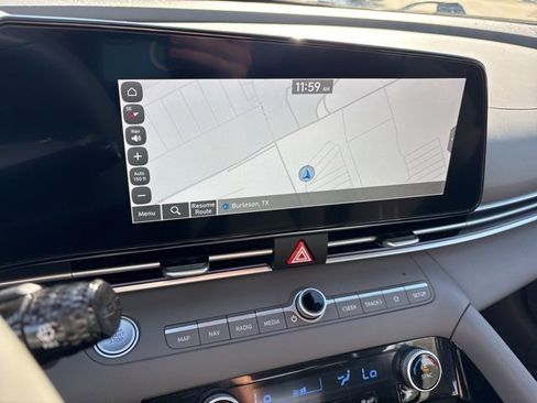 Used 2025 Hyundai Elantra SEL image 11