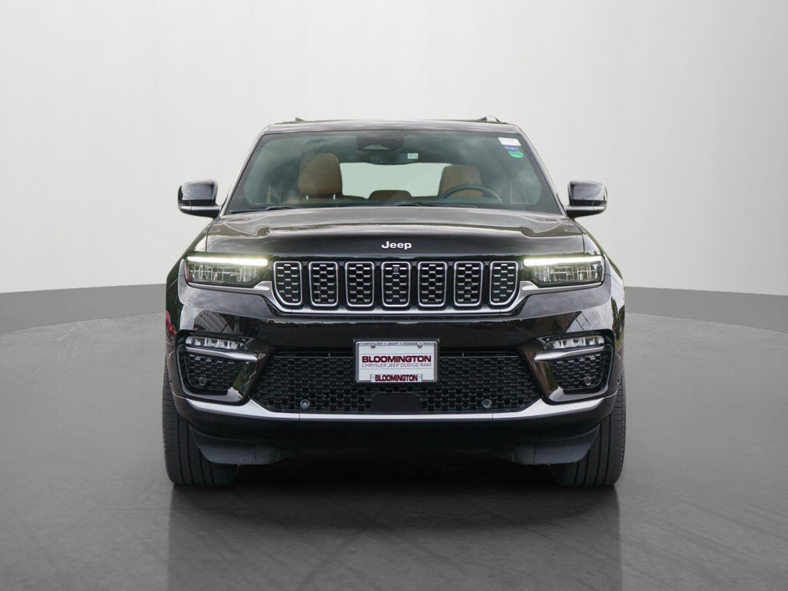 Used 2022 Jeep Grand Cherokee Summit AWD/4WD image 2